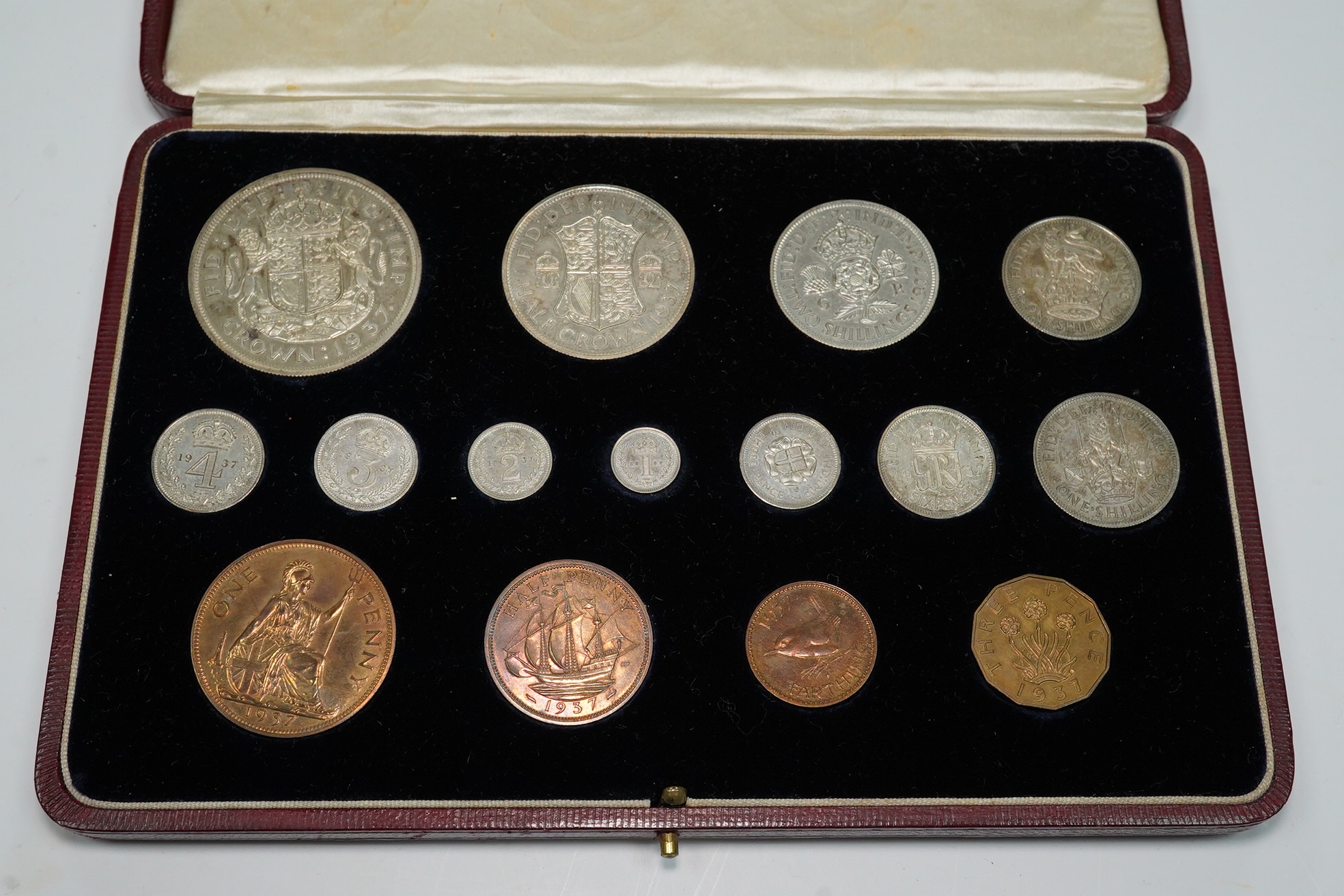 British coins, George VI specimen coin set, 1937, silver crown to 3d, maundy and brass 3d to farthing, proof like UNC, in contemporary case